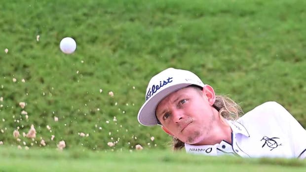 Cameron Smith watches a bunker shot during the 2022 Tour Championship.